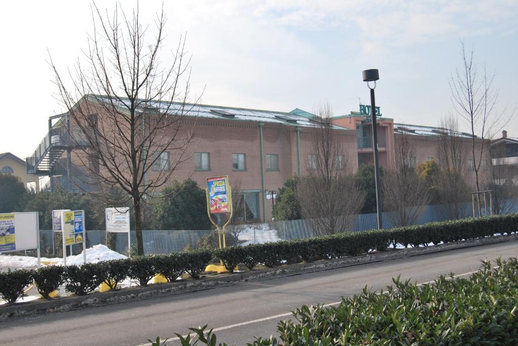 Vecchia Brianza Hotel Seveso Phòng bức ảnh